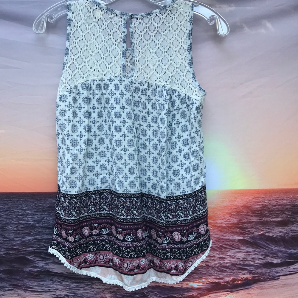 Summer top NWOT - Picture 2 of 3